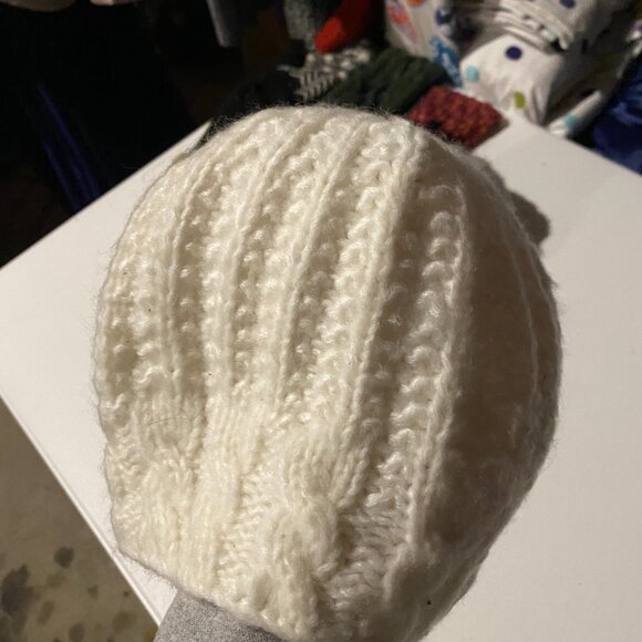 White Squall Hat Chunky Knit Beanie One Size, NEW, Seirus Cable Knit Winter Hat - Picture 5 of 5